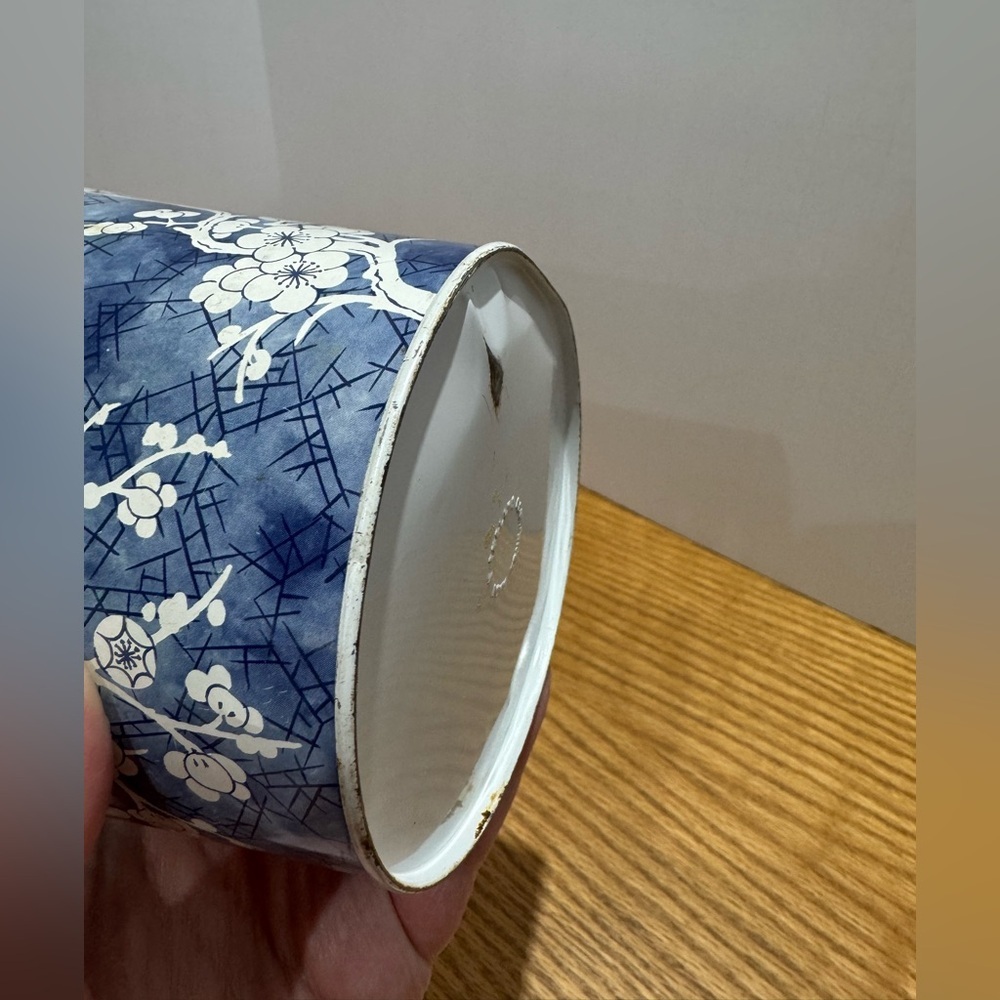 Vintage floral Blue and White tea tin MCM - Picture 3 of 15